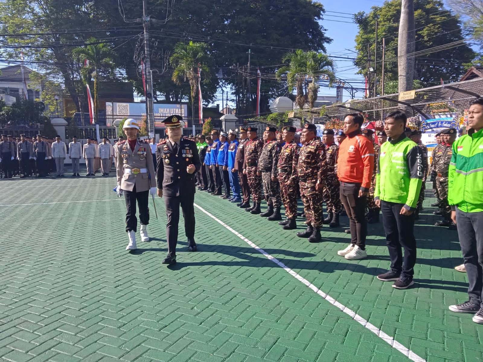 Heboh di Hari Bhayangkara! Aksi Srikandi Safety Riding Polwan Polres Malang Curi Perhatian Ribuan Penonton