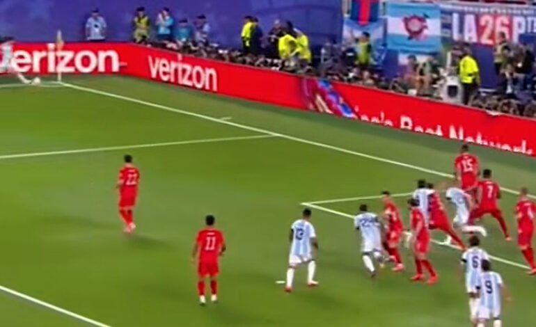 Unggul 1-0 atas Swiss, Argentina Andalkan Bola Mati dan Manajemen Laga yang Efektif