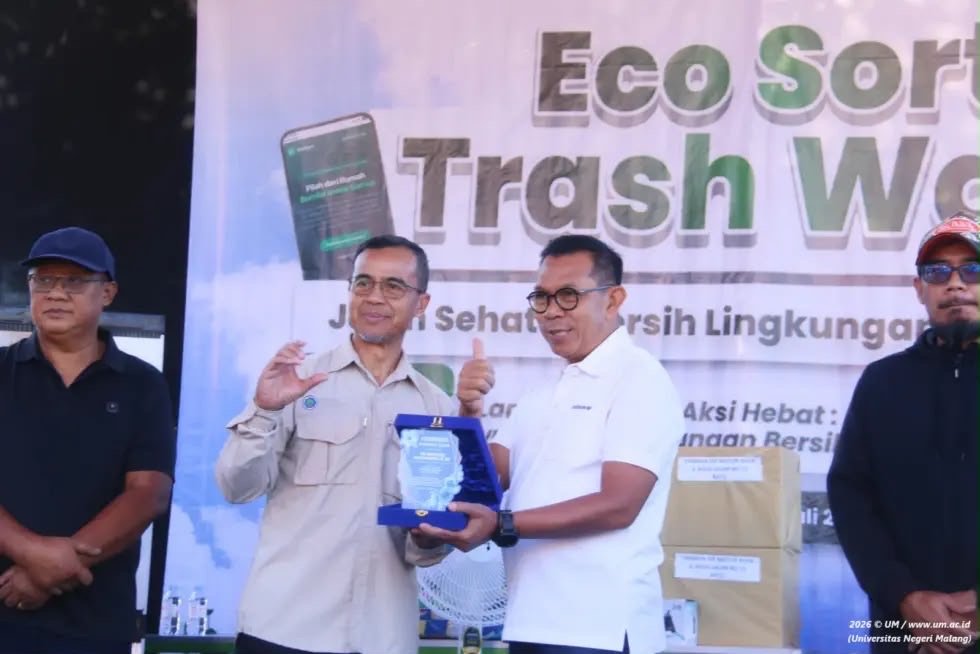 Mahasiswa UM Luncurkan Website EcoSort, Desa Oro-Oro Ombo Mulai Terapkan Pengelolaan Sampah Berbasis Digital