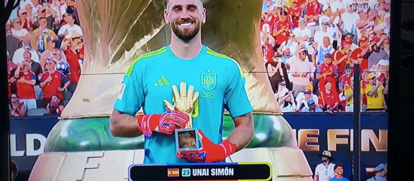 Tembok La Roja! Unai Simón Raih Sarung Tangan Emas Piala Dunia 2026 usai Antar Spanyol Juara