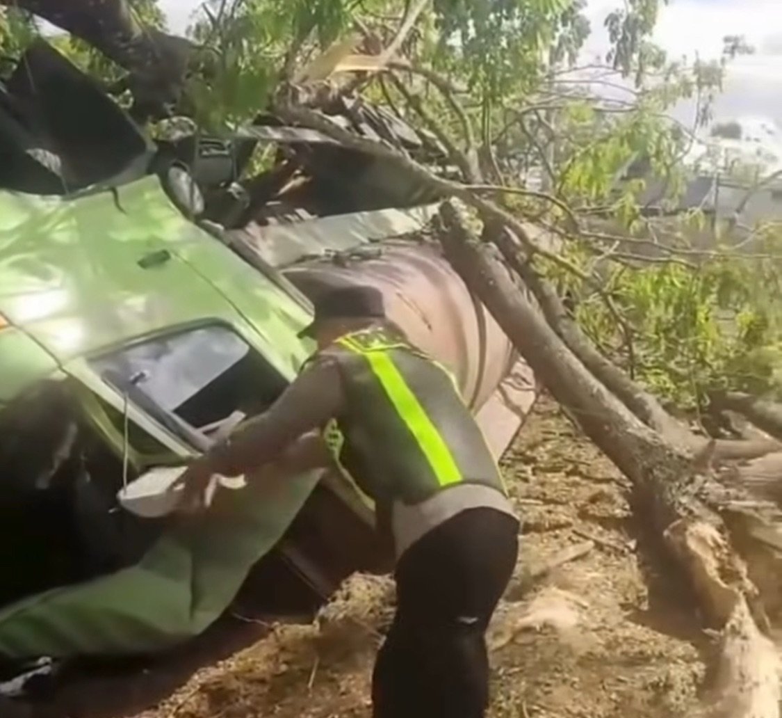 Truk Tangki Muatan Tetes Tebu Terguling di Jalibar Kepanjen, Sopir Tewas Diduga Akibat Rem Blong