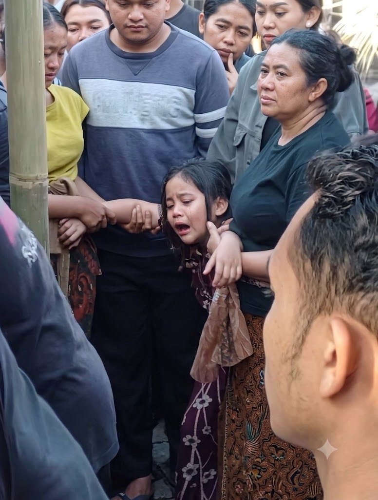 Diduga Curi Ayam, Pria Tewas Dikeroyok Massa; Tangis Anak Pecah Sambut Jenazah Ayah