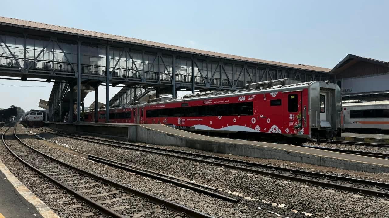 6.485 Pelanggan Diproyeksi Naik Kereta dari Stasiun Malang, KA Gajayana Tampil Merah Putih