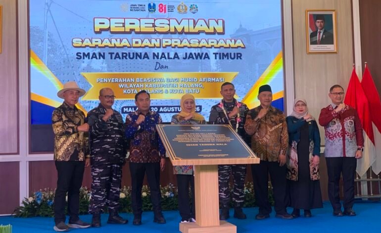 Khofifah Dorong Lulusan SMA Taruna Nala Jadi Pemimpin Berbagai Sektor