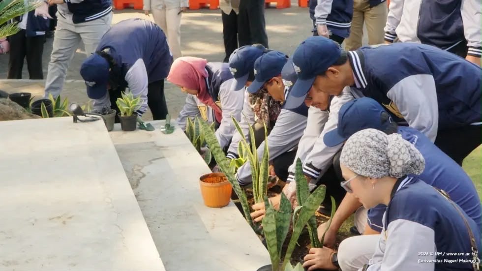 2.000 Sansevieria Ditanam di UM, Maba Diajak Peduli Lingkungan Lewat Green Campus