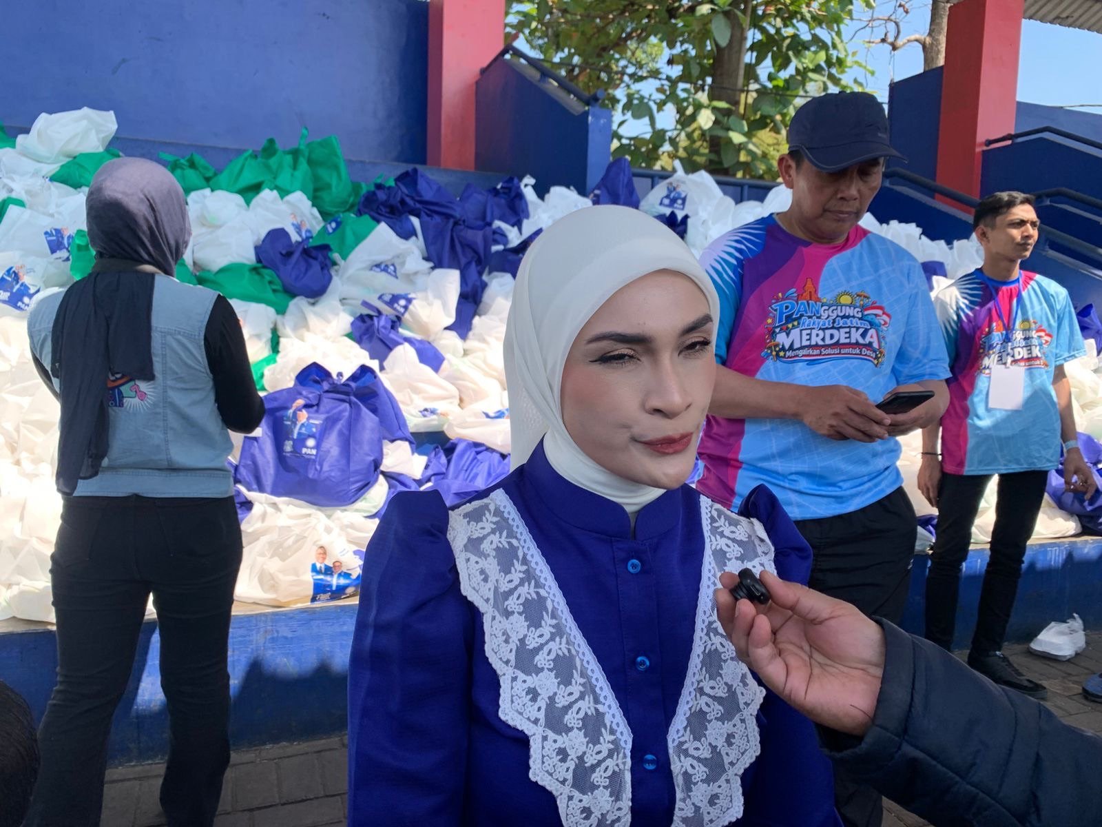 PAN Sediakan 3.500 Paket Sembako Murah di Kanjuruhan, Warga Tebus Rp10 Ribu