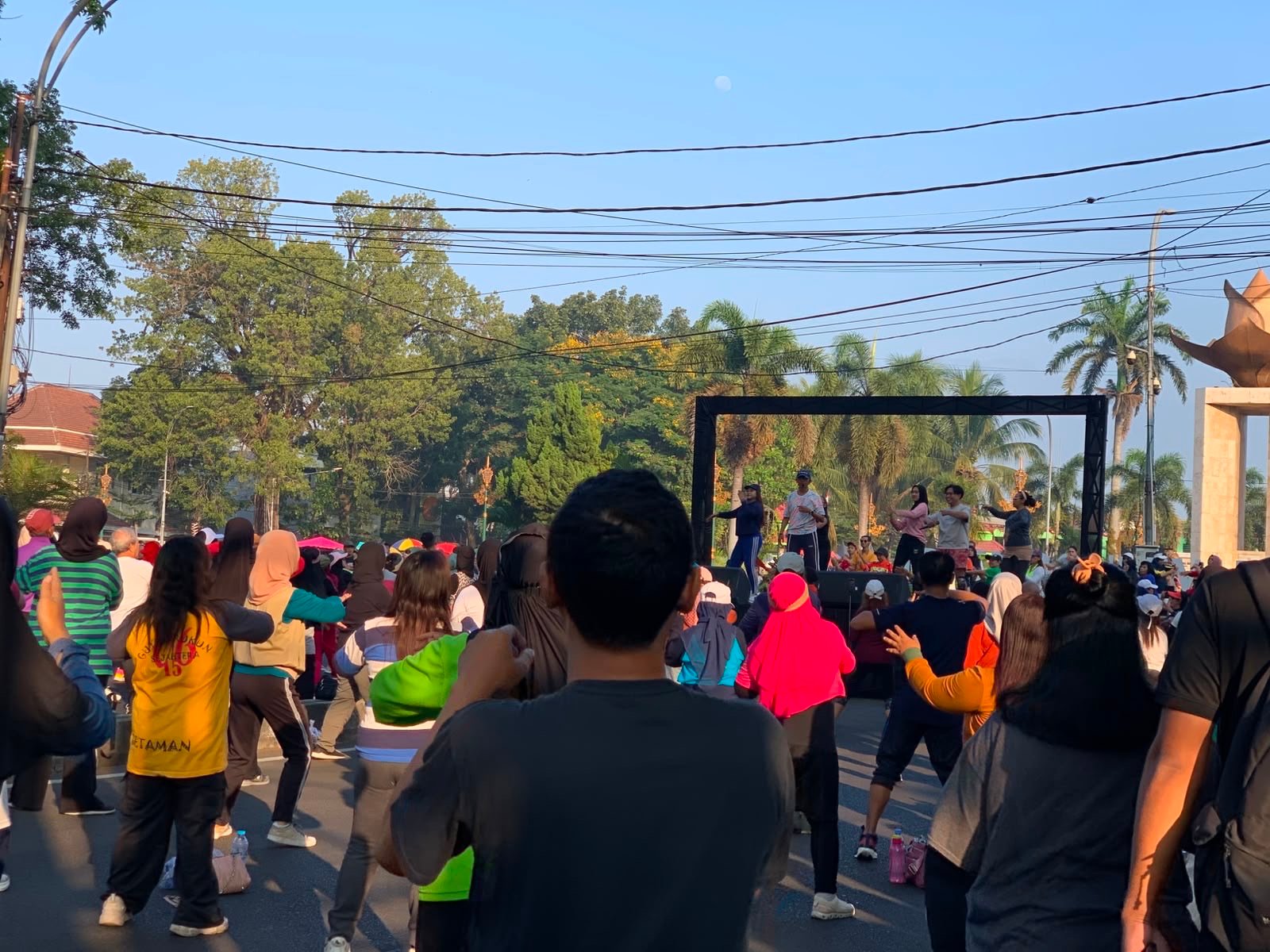 DLH Kota Malang Ajak Warga Jaga Kebersihan CFD Jalan Ijen, Ribuan Pengunjung Padati Akhir Pekan