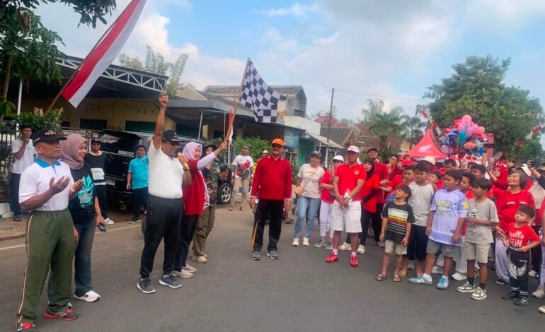 Sepeda Listrik Jatuh ke RT 10, Jalan Sehat Warga Sukun Pondok Indah Makin Meriah
