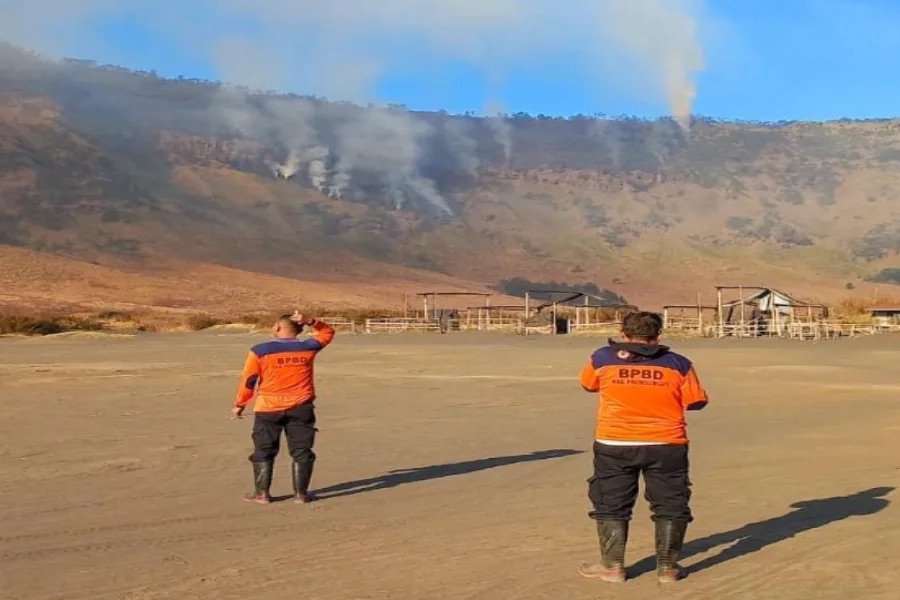 Kebakaran Hutan Bromo, Tiga Jalur Wisata di Malang dan Lumajang Ditutup Sementara