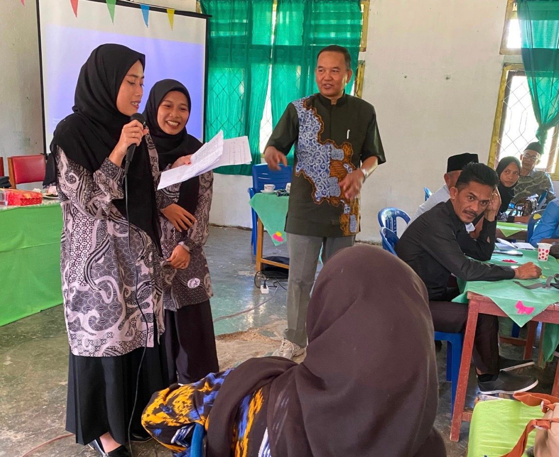 Dosen FITK UIN Malang Turun ke Wilayah 3T, Guru Madrasah Manggarai Barat Dibekali Literasi Kritis