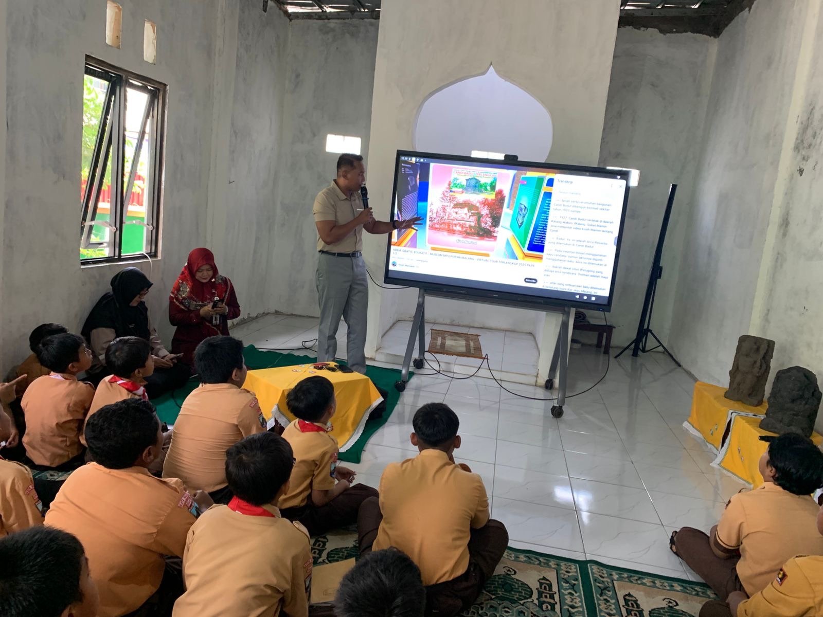 Museum Keliling Disdikbud Malang Kenalkan Candi Badut dan Situs Karangbesuki kepada Siswa