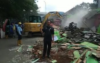 Belasan Warung Kopi Pangku Dibongkar, Pemkot Klaim Kuasai Kembali Lahan Aset Daerah