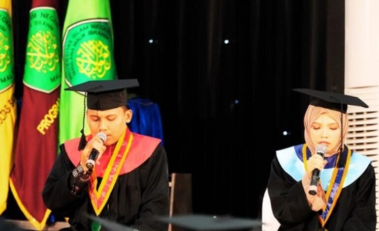 Mahasiswi PAI FTIK UIN Malang Dipercaya Baca Al-Quran pada Wisuda ke-93
