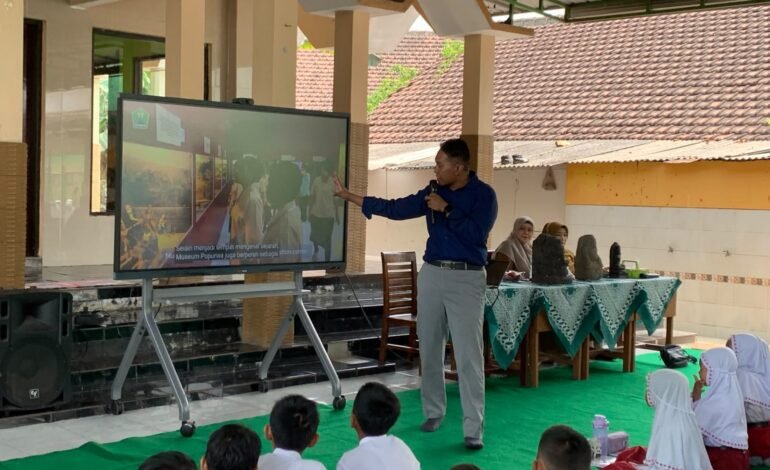 Situs Watu Lumpang hingga Linggayoni Dikenalkan ke Siswa, Museum Keliling Telusuri Jejak DAS Metro