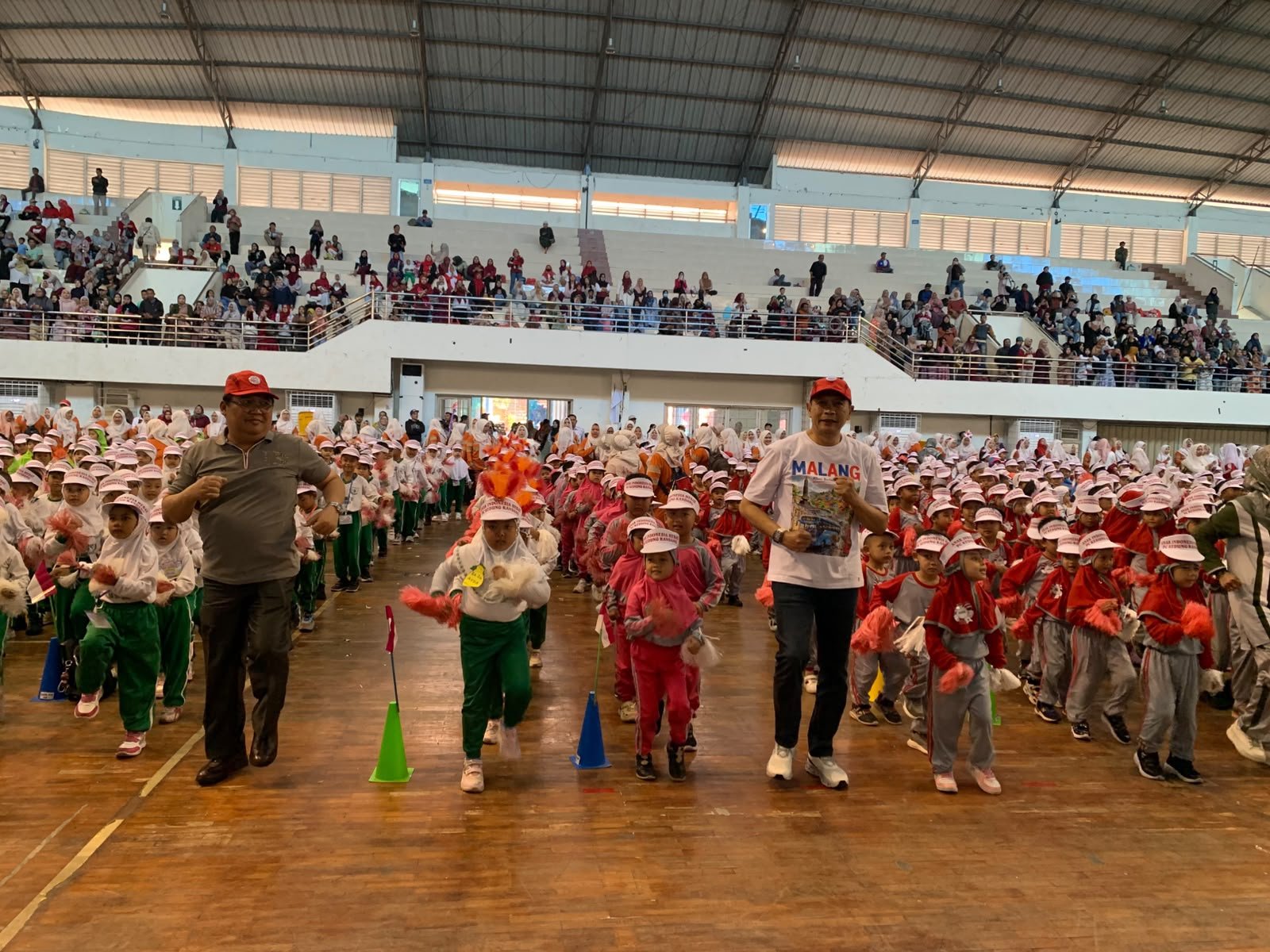 Senam Massal 2500 Siswa di GOR Ken Arok, Wali Kota Malang Dorong Semangat Ngalam Tahes