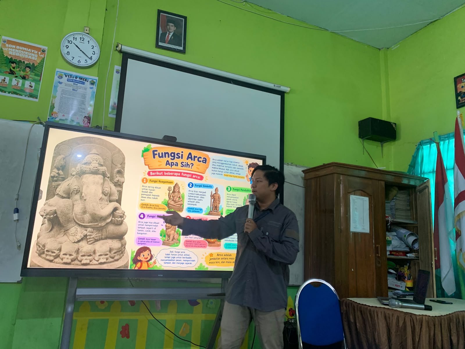 Siswa SDN Bumiayu 1 Kenali Makna Topeng Panji dan Keris Lewat Museum Keliling
