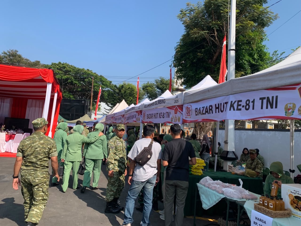 Bazar HUT 81 TNI di Malang Libatkan 220 Stan, Sembako Murah Diburu Warga
