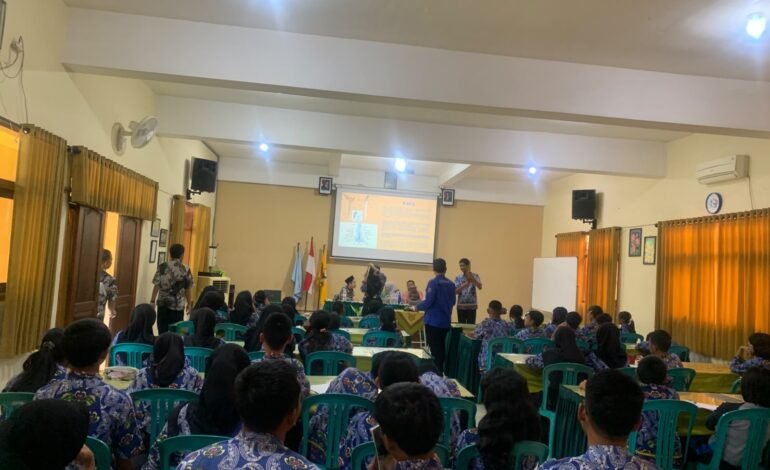 Dikira Keris Kecil, Ternyata Cundik: Siswa SMPN 21 Malang Belajar Membaca Artefak Jawa