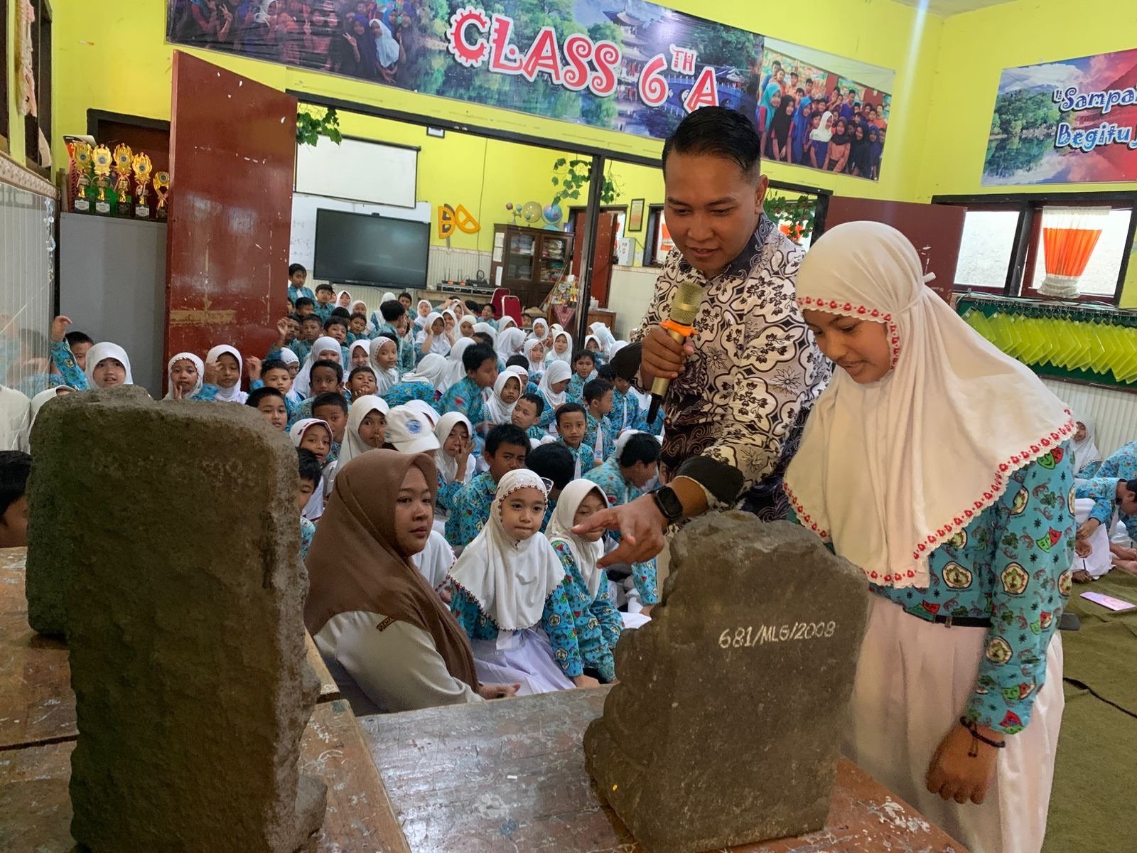 Museum Keliling Disdikbud Kota Malang Ajak Siswa SDN Bandungrejosari 2 Kenali Tinggalan Sejarah di Sekitar