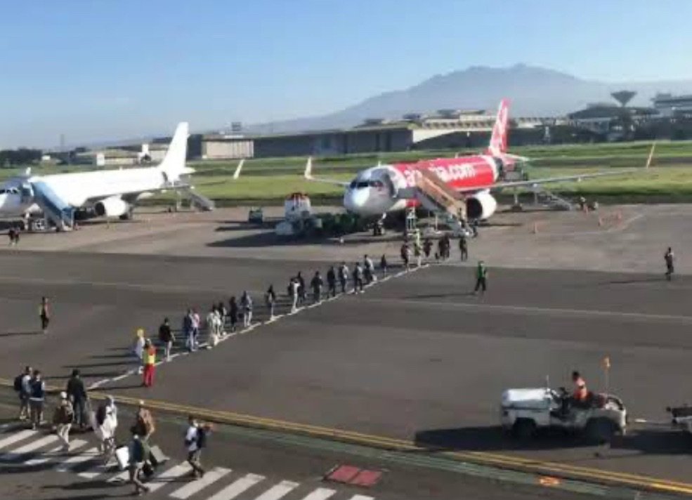 Abu Anak Krakatau Meluas, Bandara Husein Sastranegara Bandung Ditutup