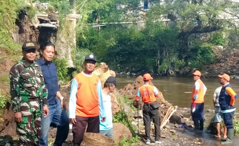 DLH Malang Bersihkan Sampah Sungai Jelang Musim Hujan, Ini Titiknya