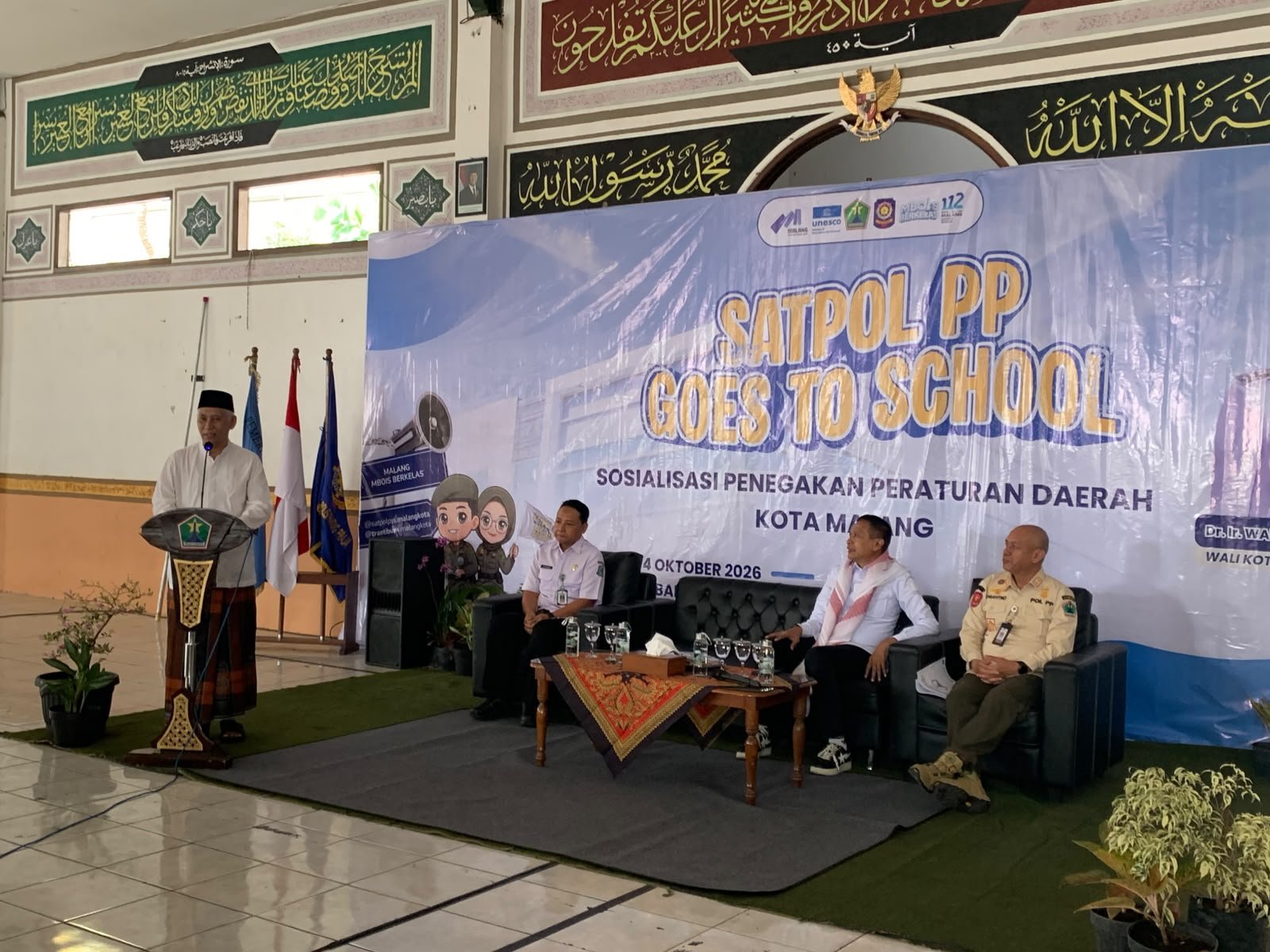 Wahyu Hidayat Sosialisasikan Perda ke Pelajar, Satpol PP Malang Soroti Rokok dan Bullying
