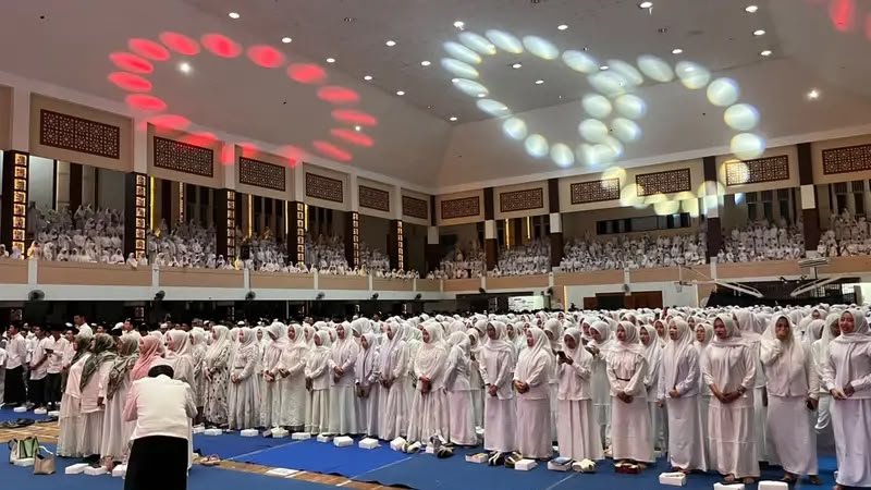 4000 Mahasantri Bergemuruh Dalam UIN Maliki Bersholawat