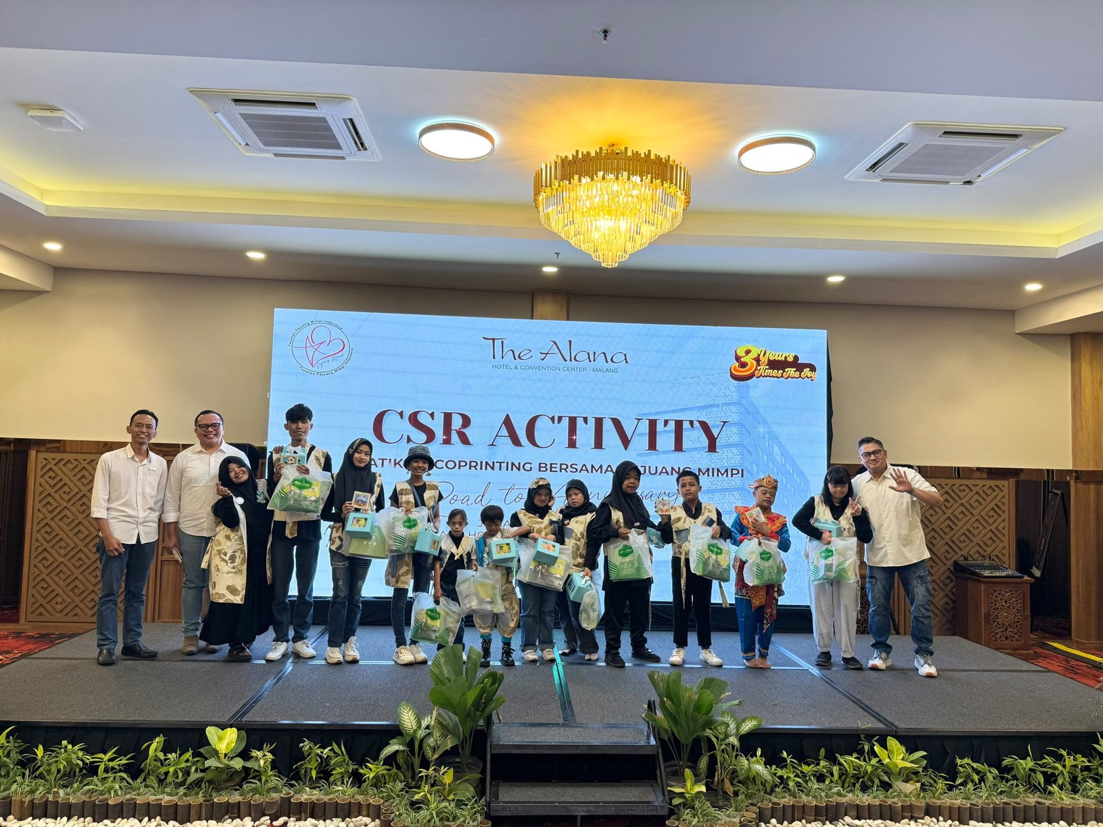 The Alana Hotel & Convention Center Malang Berkolaborasi dengan Komunitas Pejuang Mimpi melalui Kegiatan CSR Batik Painting dan Ecoprint