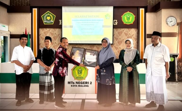 Mahasiswa PBA UIN Malang Terapkan Bahasa Arab Humanistik dan Interaktif di MTsN 2 Kota Malang